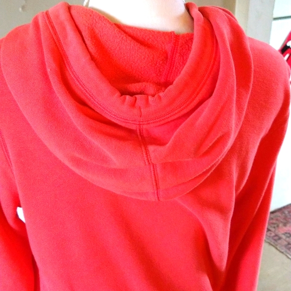 VGUC. Under Armor  hoodie with drawstring. - Picture 6 of 7